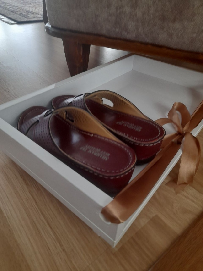 نظم دهنده زیر مبلی_کابینتی.حرکت به همه جهات ابعاد: 50*30*10 جنس: ام دی اف قیمت: 830 هزار تومان